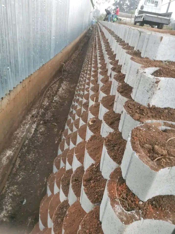 Block retaining wall detail